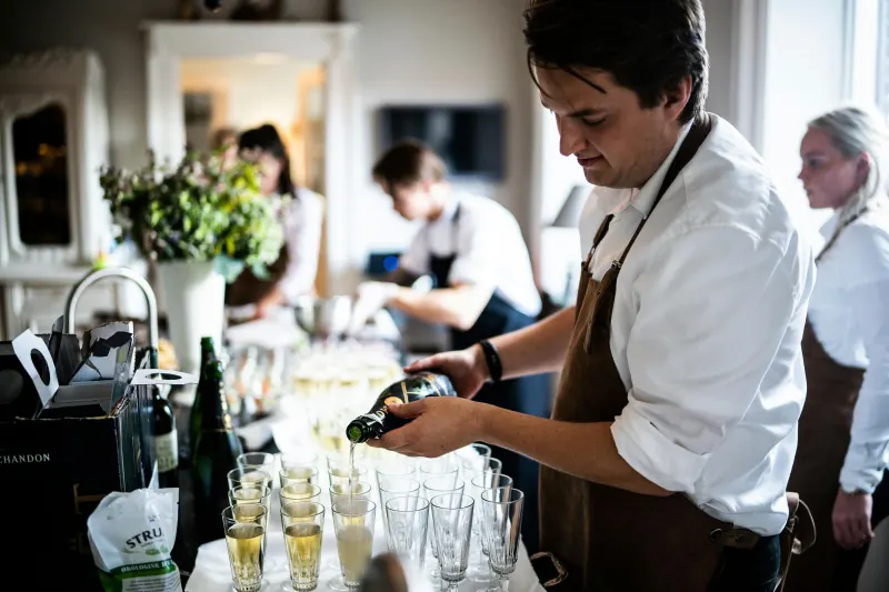 ORGANISING CATERING AND EVENTS (HOTR0040)